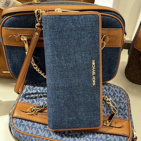 Michael Kors Jet Set Travel Large Travel CONTINENTAL 
Indigo - Picture 8 of 16